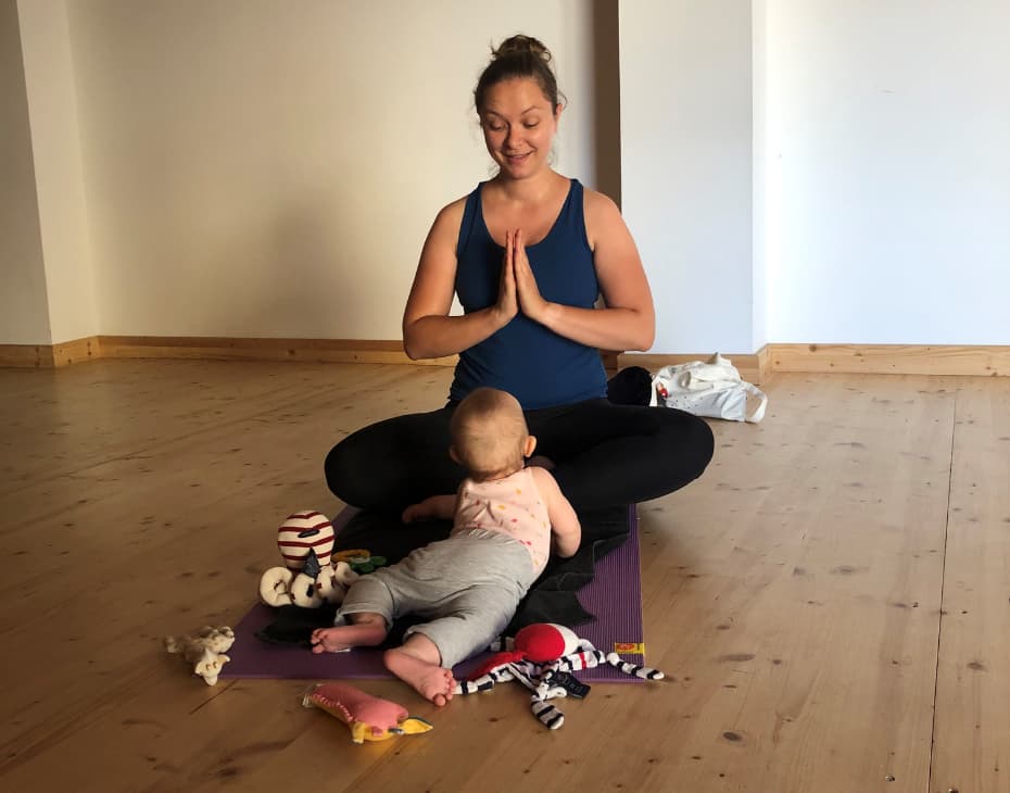Mamelia Doula - Yoga Postnatal - Maman bébé